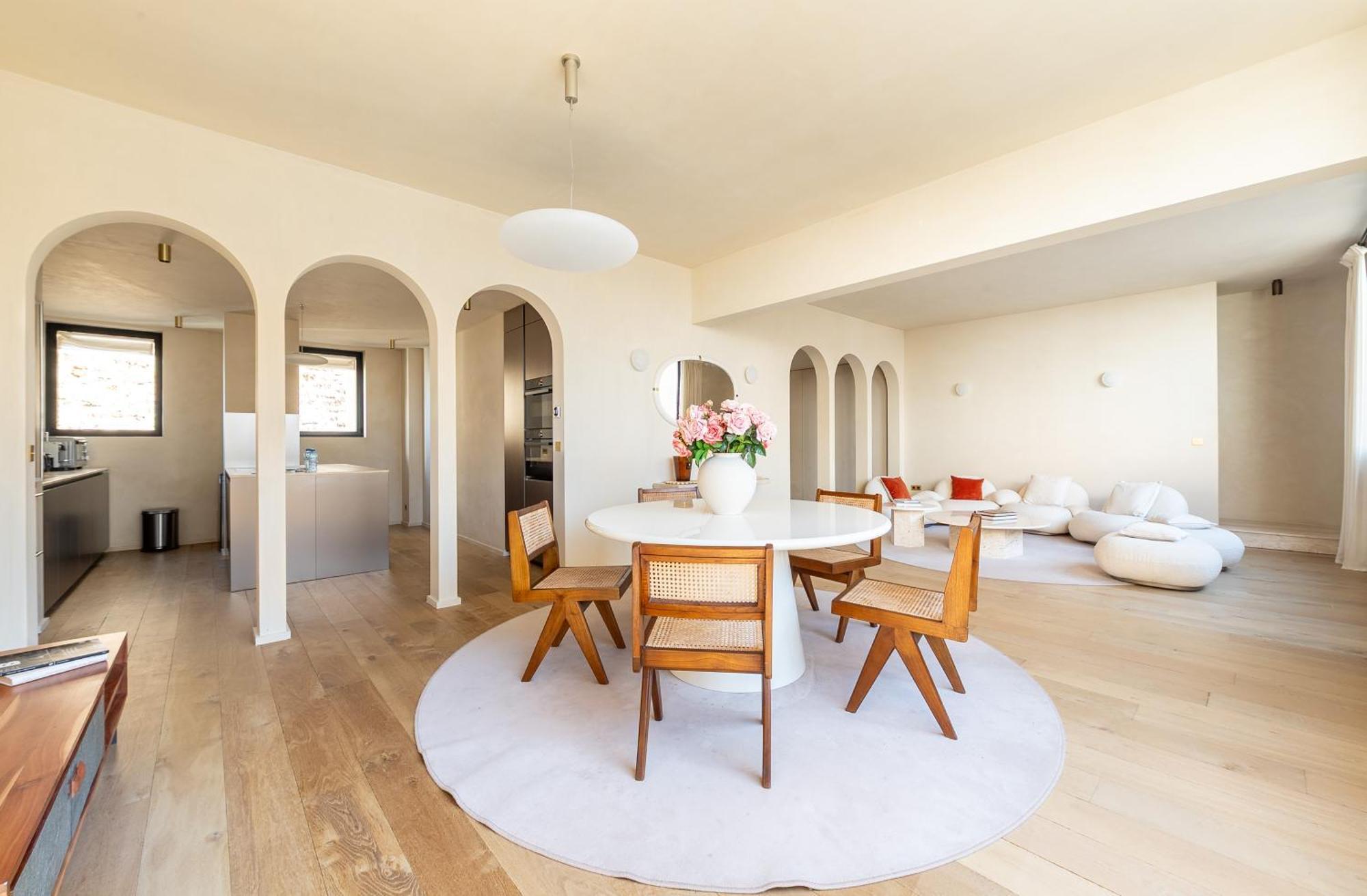 Lease Mobility L Champs-elysee & Eiffel View L Triplex 2br & Rooftop Apartment Paris