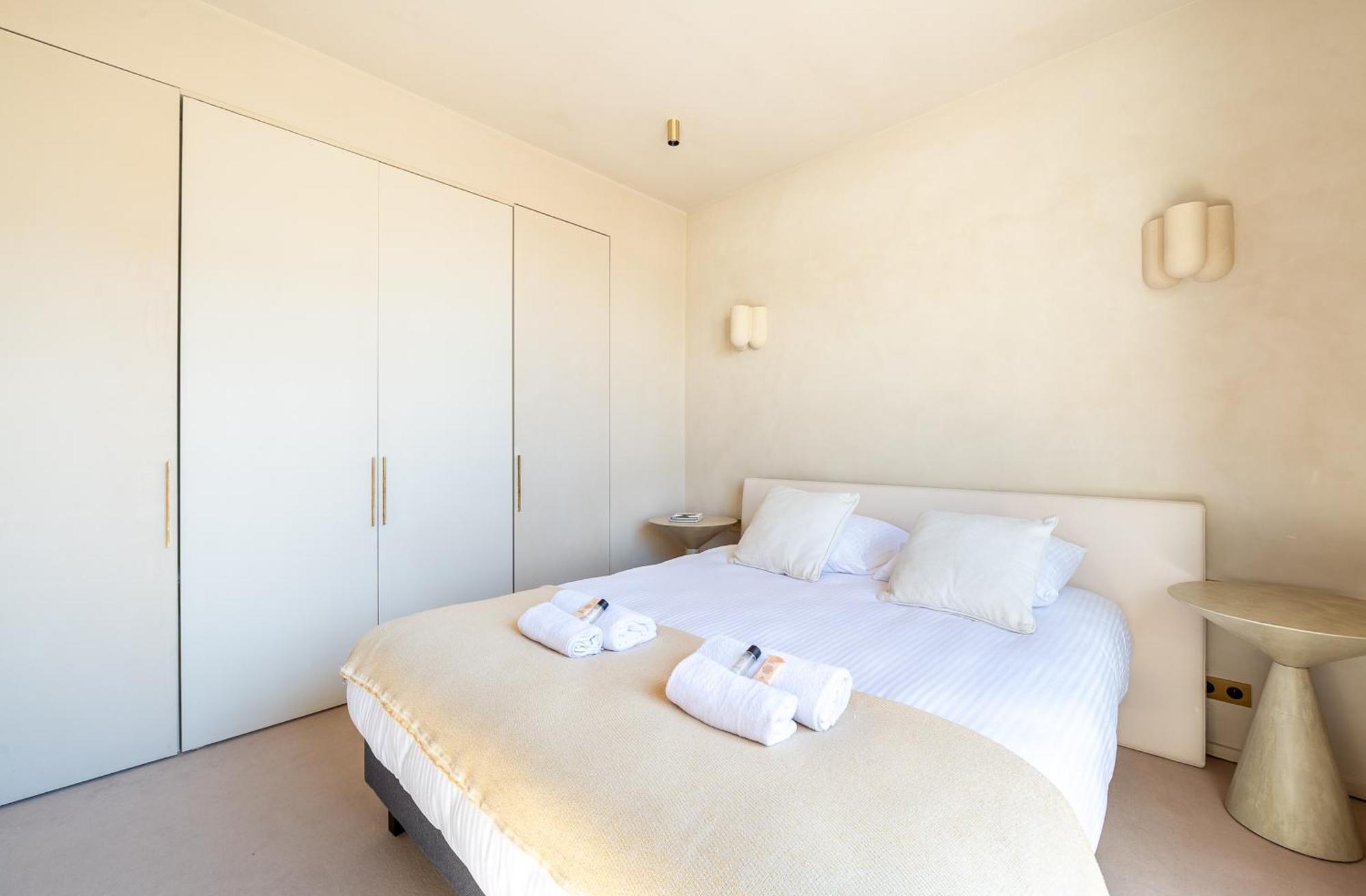 Apartment Lease Mobility L Champs-elysee & Eiffel View L Triplex 2br & Rooftop